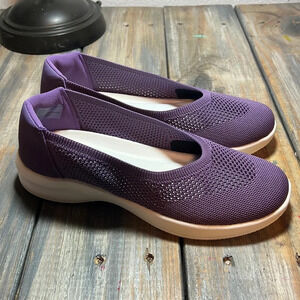 CV Sport Laney Slip On Sneaker. 8.5 W